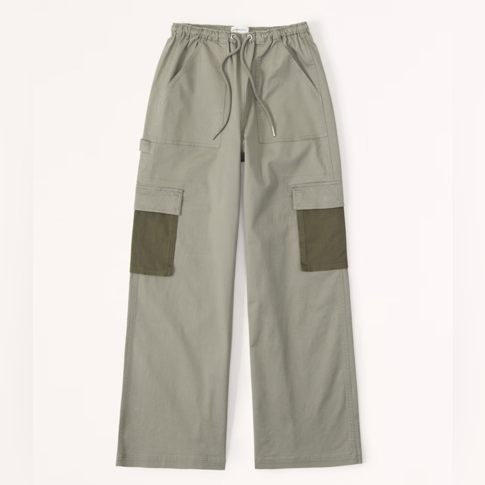 Abercrombie & Fitch ‘Vol. 28 Pull-On Wide Leg Cargo Pant’ Small (S)